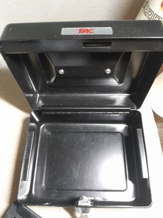 Caja fuerte FAC negra pequeña