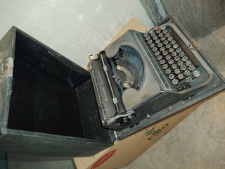 Máquina de escribir Olivetti studio 46