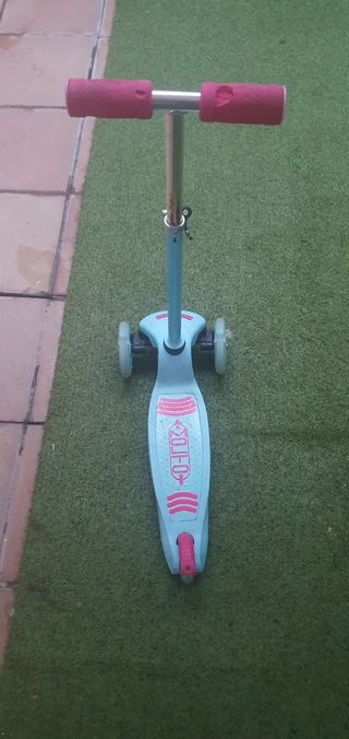 Patinete infantil azul y rosa Molto