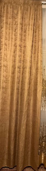 Due tende incredibilmente belle, colore oro
