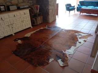 Alfombra piel vaca - Marrón y blanco.