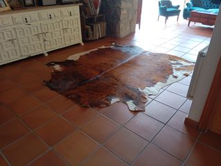 Alfombra piel vaca - Marrón y blanco.