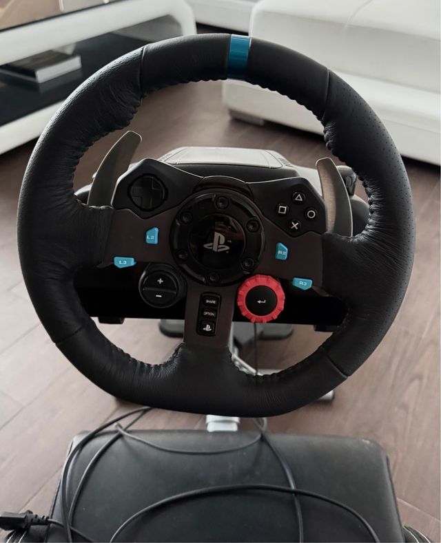 Logitech: Volante y Pedales + Playseat asiento