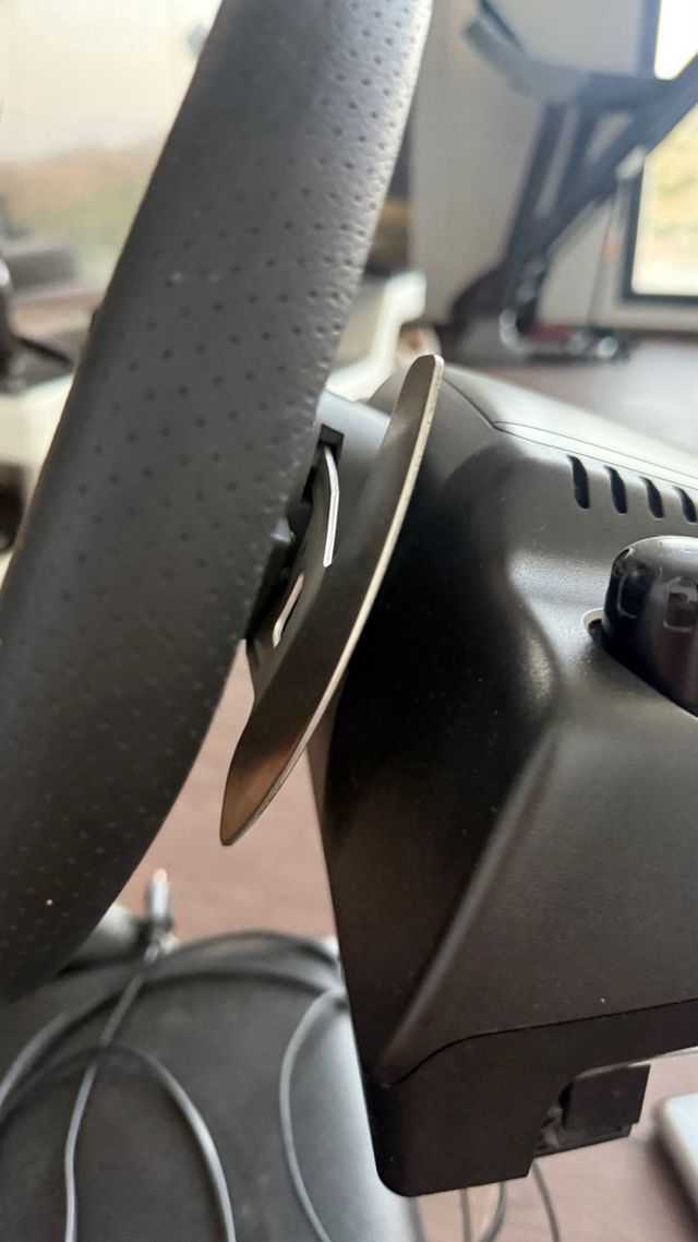 Logitech: Volante y Pedales + Playseat asiento