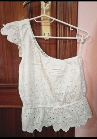 Top blanco Stradivarius - volantes