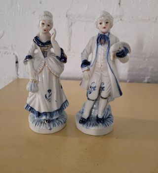 Pareja de figuras porcelana pintada a mano