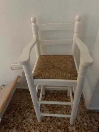 Sillita infantil madera blanca. Trona para comer 