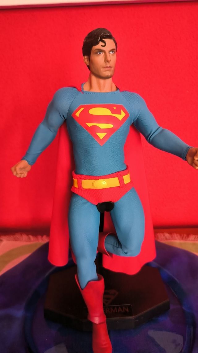 Figura Superman escala 1/6