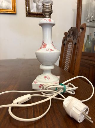 Lámpara porcelana antigua en buen estado
