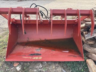 Pala con grapa para tractor