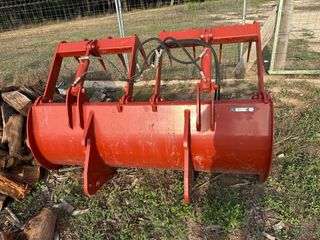 Pala con grapa para tractor