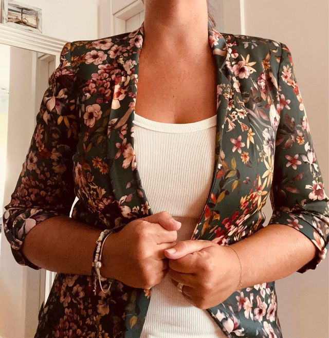 Americana floral Zara Basic talla S