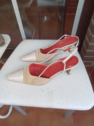 Zapatos beige mujer destalonados