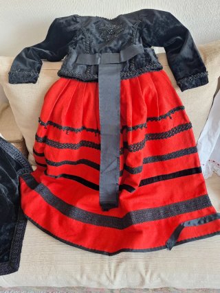 Trajes regionales niña - Castellana