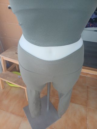 Conjunto deportivo Oysho verde oliva