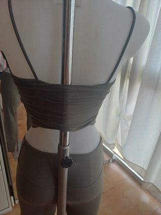 Conjunto deportivo Oysho verde oliva