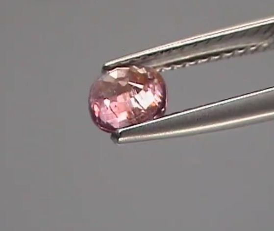 Zafiro rosa-rojo natural