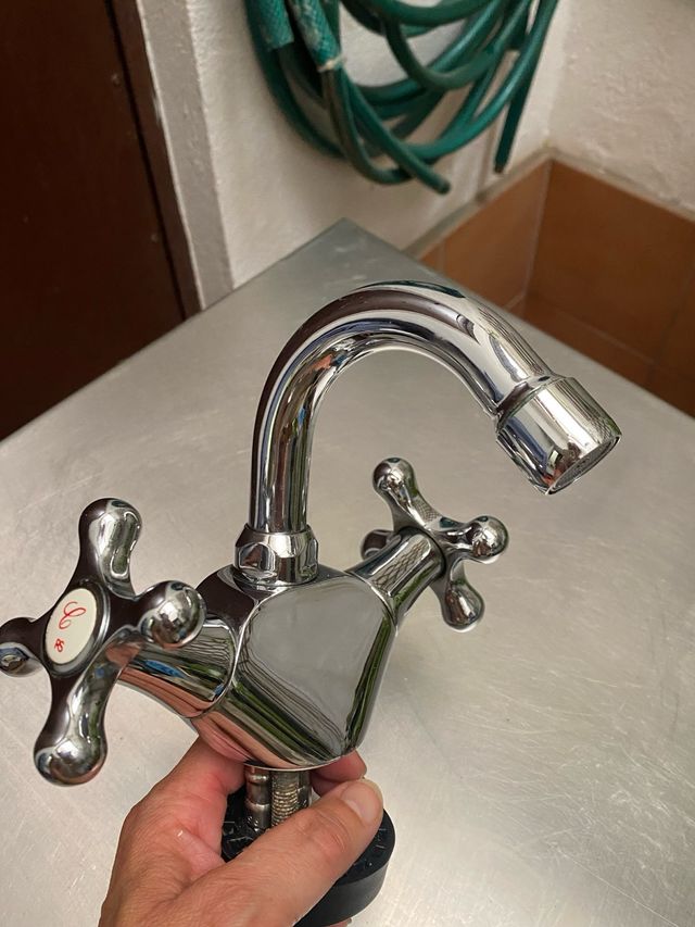 Grifo lavabo metálico cromado gran calidad