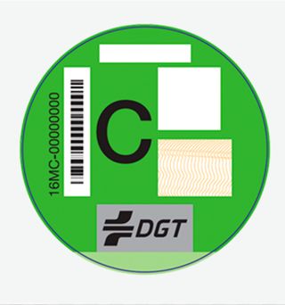 ¿Necesitas la pegatina medioambiental C de la DGT?