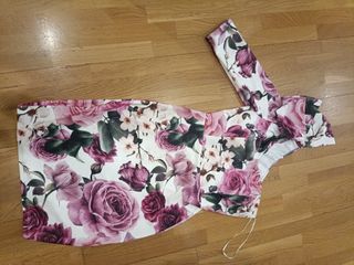 Vestido floral con una manga