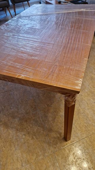 Comedor madera: mesa + 4 sillas + aparador
