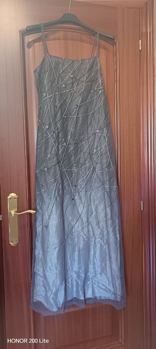 Vestido gris plata elegante eventos
