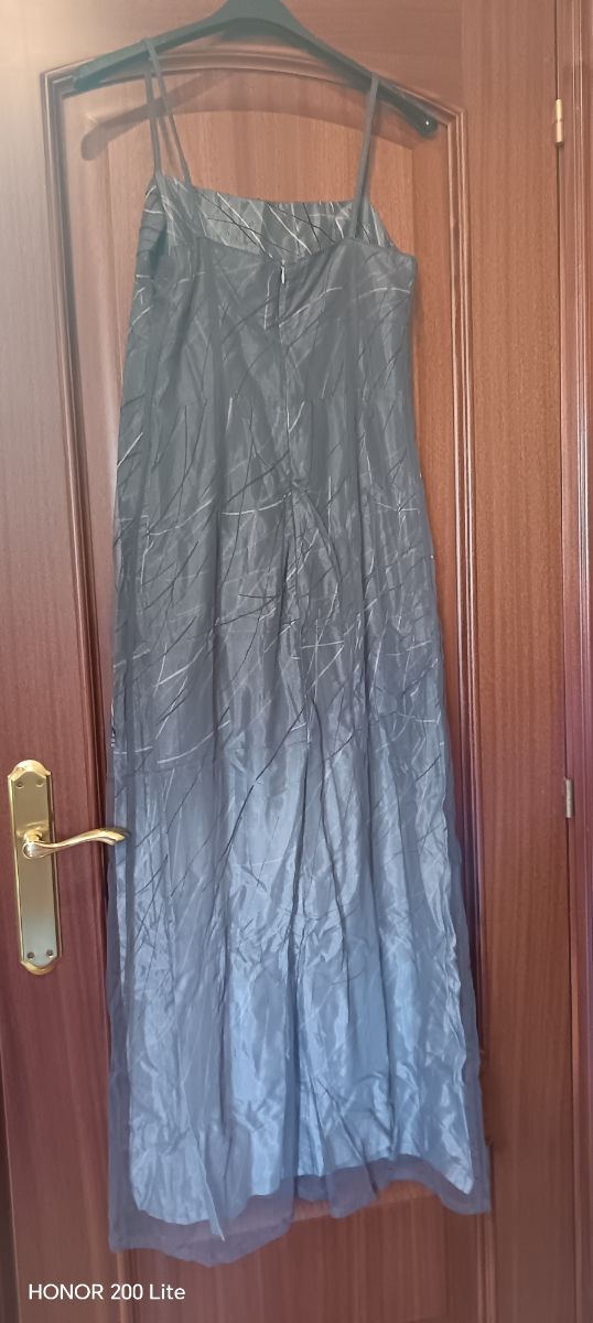 Vestido gris plata elegante eventos