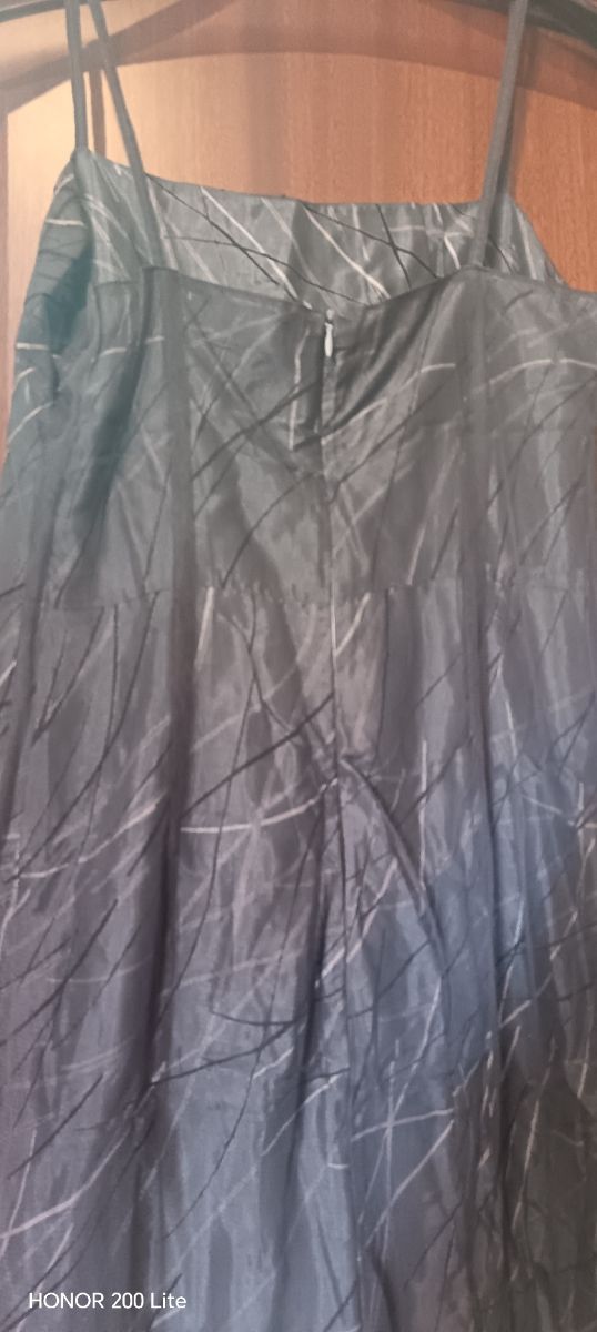 Vestido gris plata elegante eventos