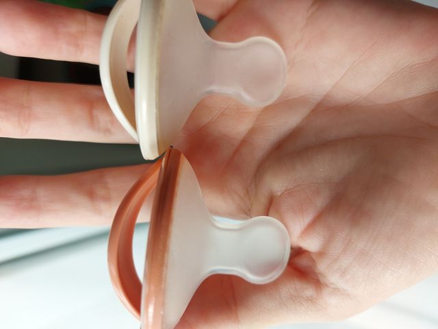 2 Ciucci NUK rosso e beige 0-9 mesi