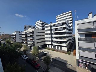 Garaje en venta en Sanfeliu en Hospitalet de Llobregat, L´