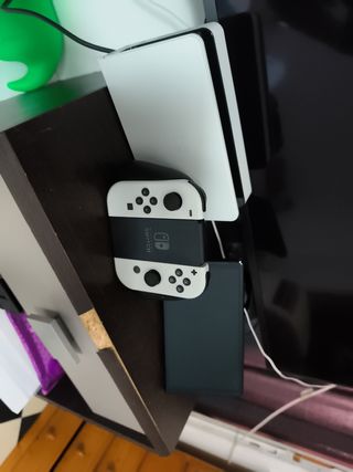 Nintendo Switch - blanca y negra