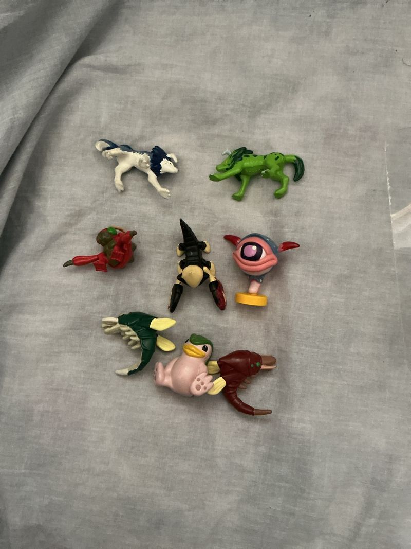 Imagen de 9 Figuras Digimon y Monster Rancher