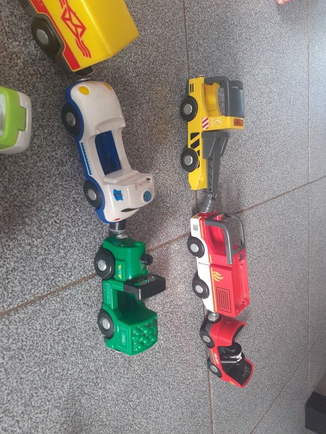 Carretera madera y coches imantados