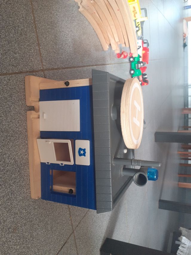 Carretera madera y coches imantados