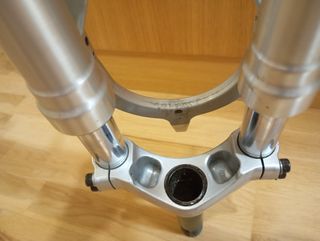 Horquilla Showa ex-7