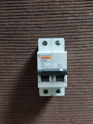 Interruptor magnetotérmico 2P 16A - Merlin Gerin