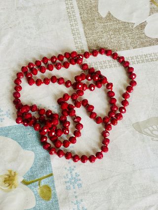 Collana color bordó lunga 60 cm e versatile