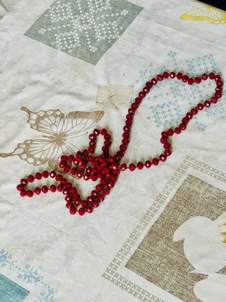 Collana color bordó lunga 60 cm e versatile