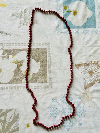 Collana color bordó lunga 60 cm e versatile