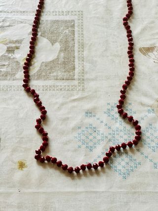 Collana color bordó lunga 60 cm e versatile