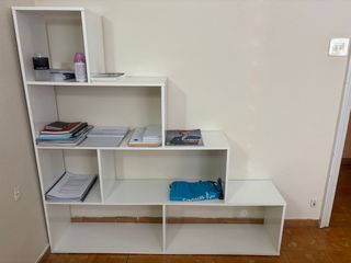 Estantería blanca de madera