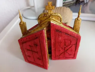 Triptico religioso tallado a mano