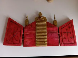 Triptico religioso tallado a mano