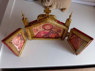 Triptico religioso tallado a mano
