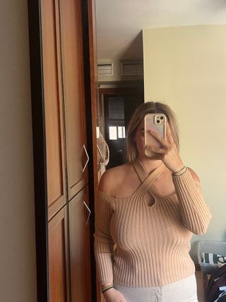 Top rosa hombros descubiertos y  manga larga