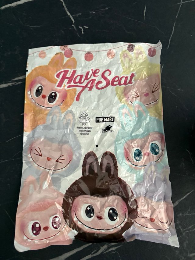 Labubu Have a Seat peluche