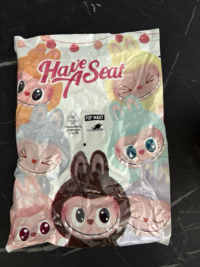 Labubu Have a Seat peluche
