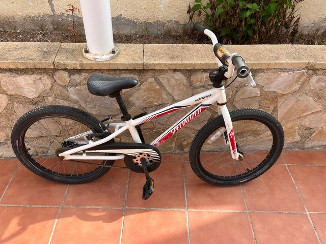 Bicicleta Specialized Hotrock niño/a 20pulgadas