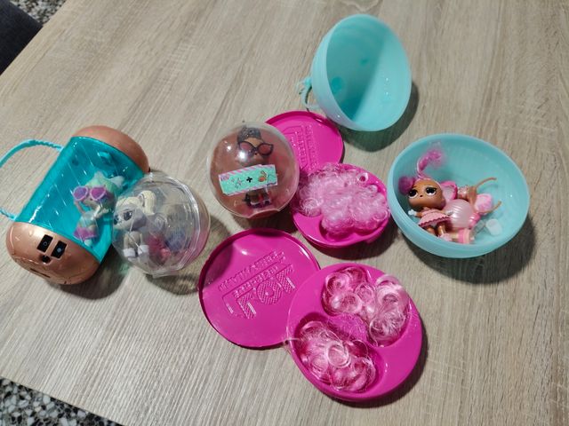 3 Muñecas LOL + accesorios