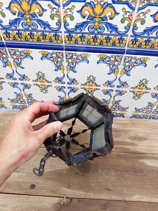 Farol antiguo de metal y cristal